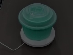 علبة بلاستيكية زرقاء